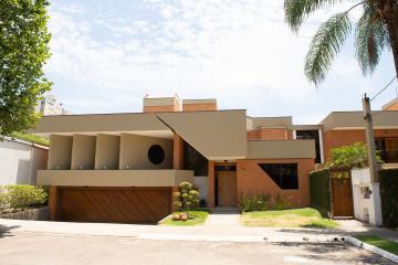Alugar Casas / Condomínio em São José dos Campos. apenas R$ 8.800.000,00